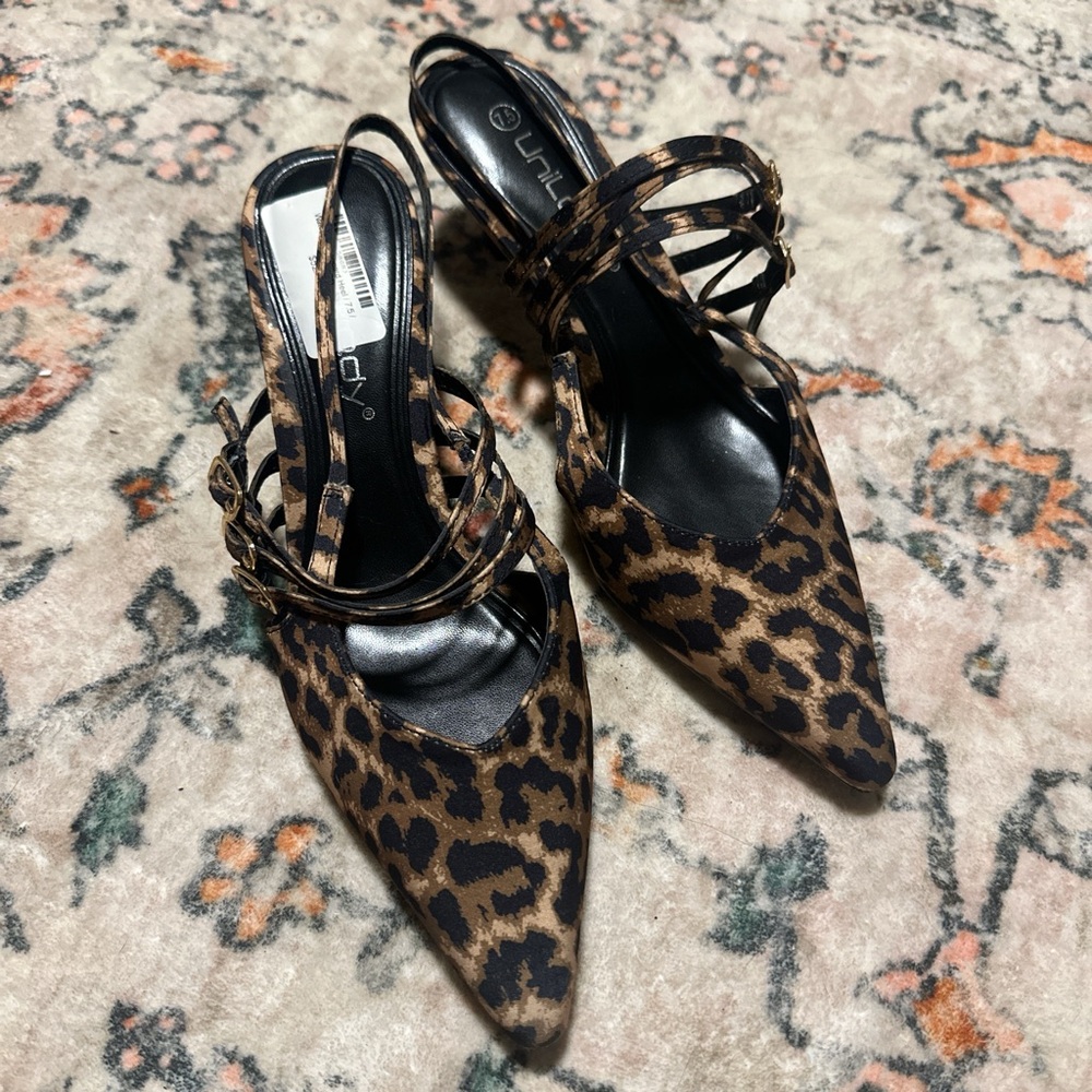 NWT Bobbles & Lace (UniLady) Leopard Kitten Heels with Gold Buckle (7.5)